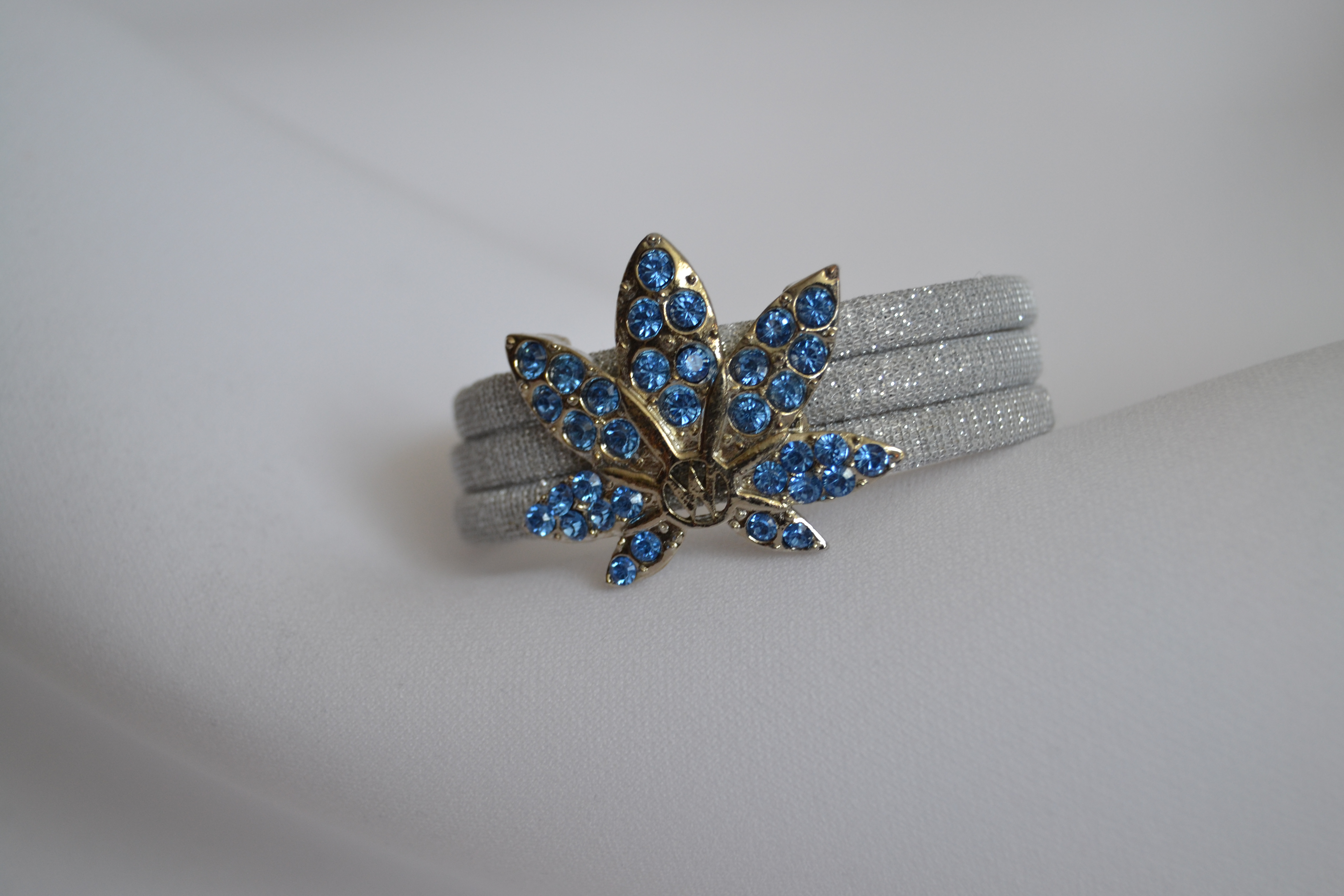 Třířadý stříbrný náramek s listem 